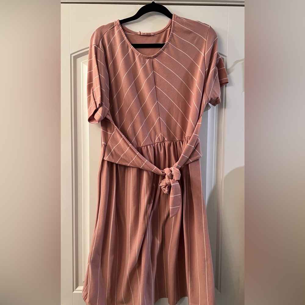 Size XL Pink and White dress